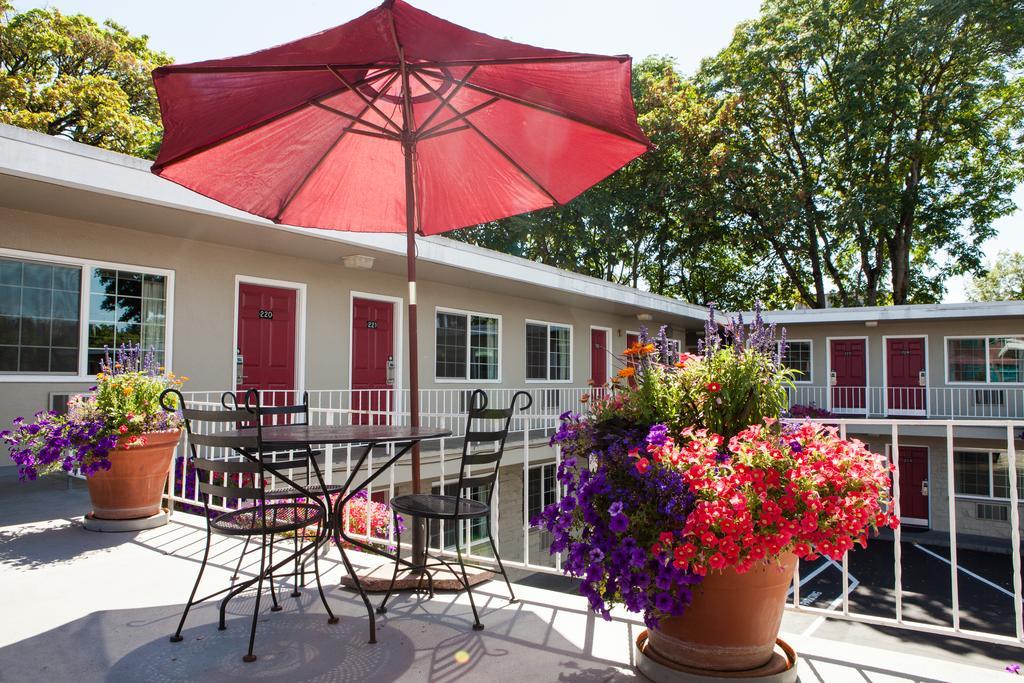 Campus Inn & Suites Eugene Downtown Extérieur photo