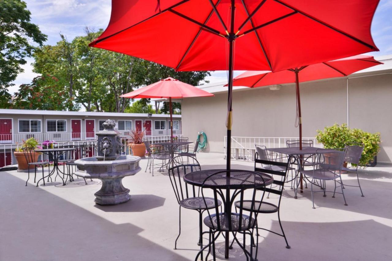 Campus Inn & Suites Eugene Downtown Extérieur photo